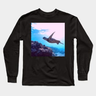 Majestic Green Sea Turtle Swimming Long Sleeve T-Shirt